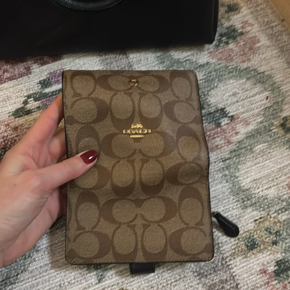 Navy coach bag and matching wallet - Picture 10 of 13